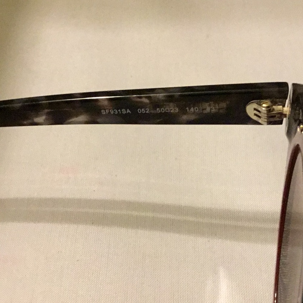 COPY - SALVATORE FERRAGAMO SUNGLASSES. - Picture 5 of 9